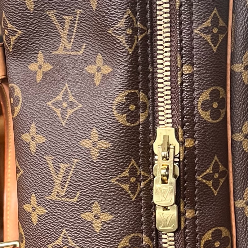 LV 手提行李箱-17