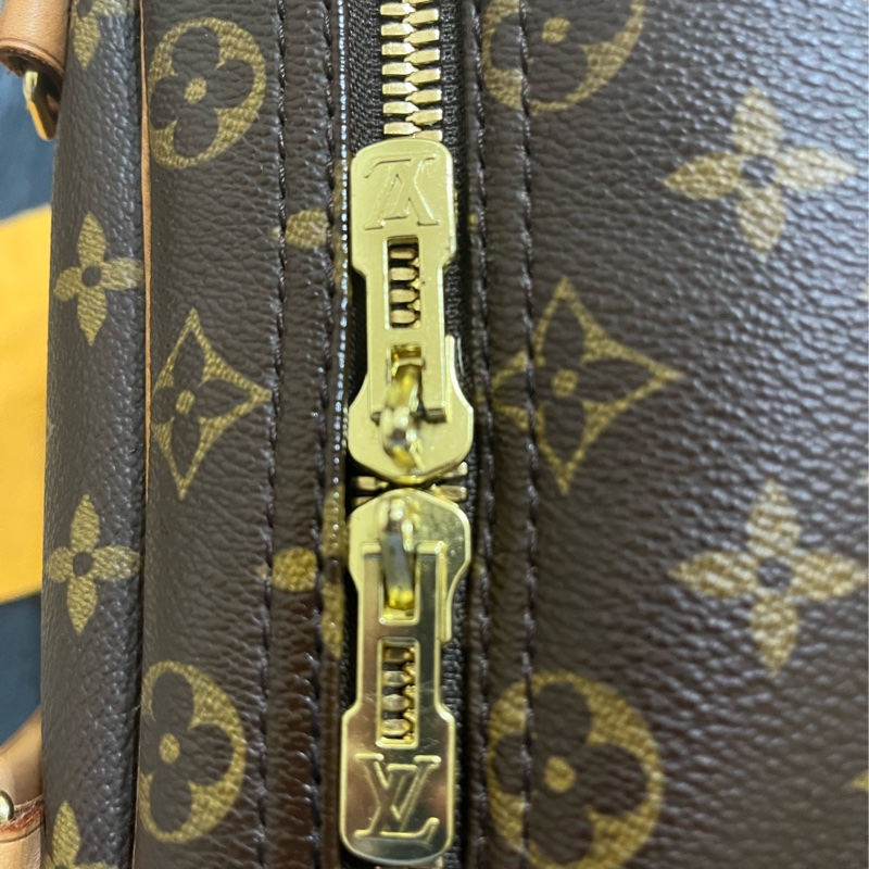 LV 手提行李箱-18