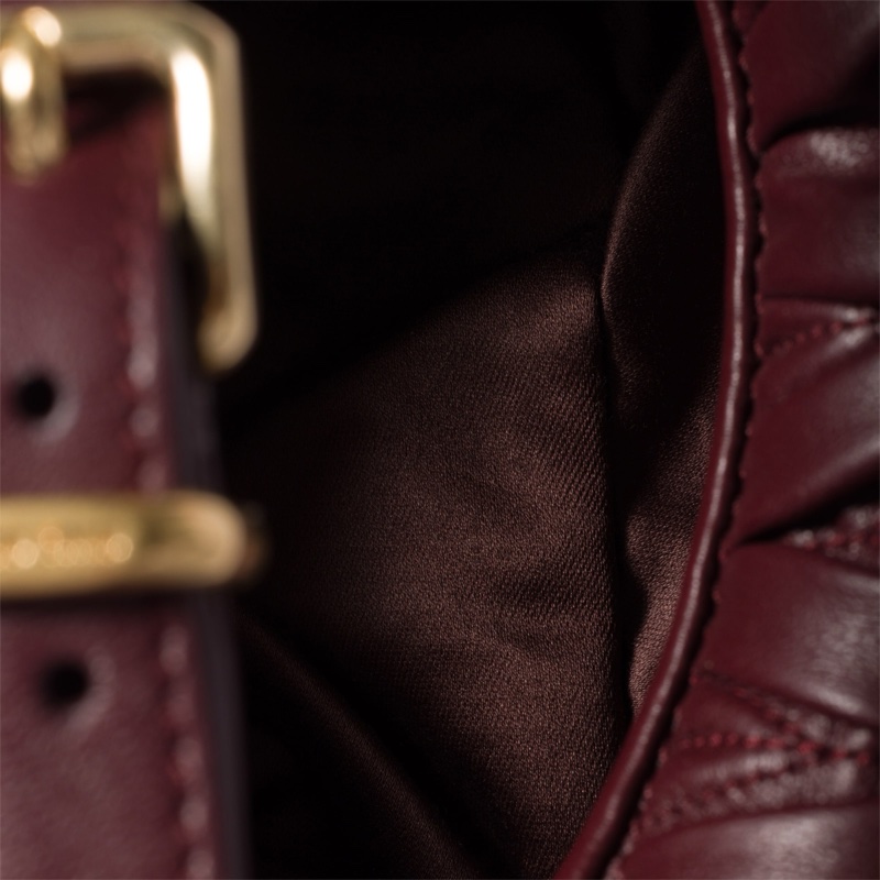 Miu Miu 女士 馬特拉塞凸紋納帕皮手拿包均碼碼15cm*8cm*8.5cm-3