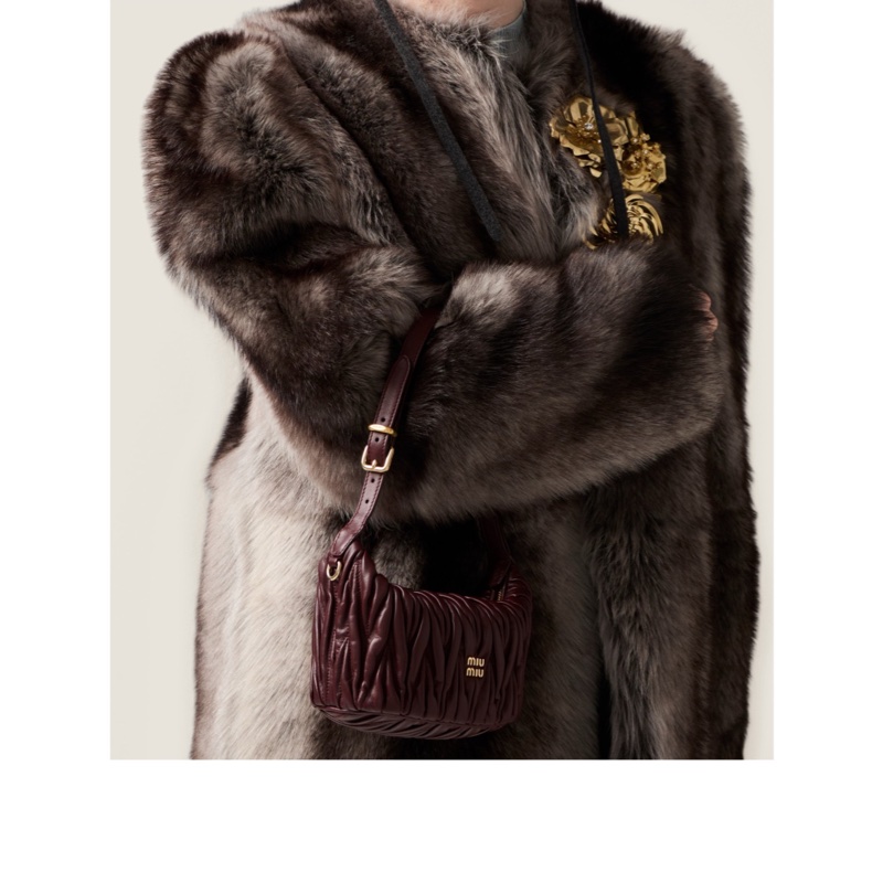 Miu Miu 女士 馬特拉塞凸紋納帕皮手拿包均碼碼15cm*8cm*8.5cm-6