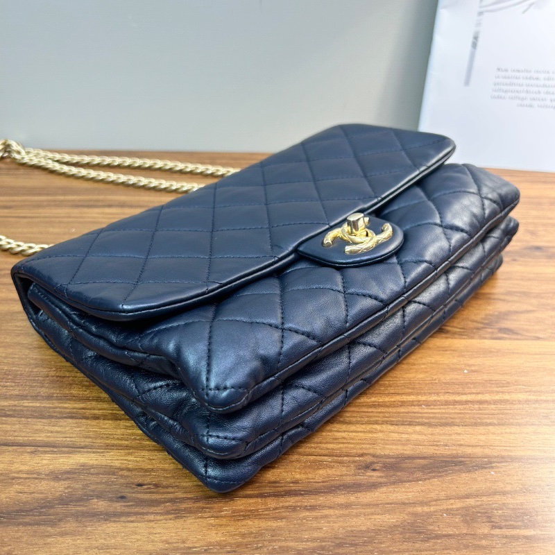 CHANEL 藍色金扣肩背斜背包23*16*4 98新配件塵袋-2