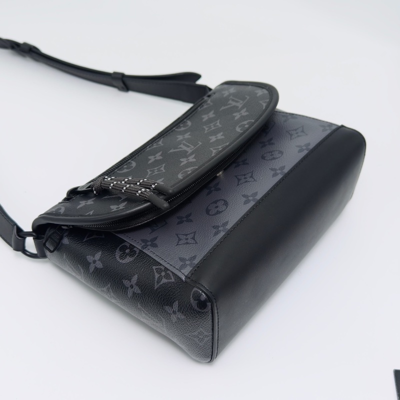 LV Pulse黑花翻蓋拉鍊肩背斜背郵差包芯片款23*19*9 98新配件塵袋-4