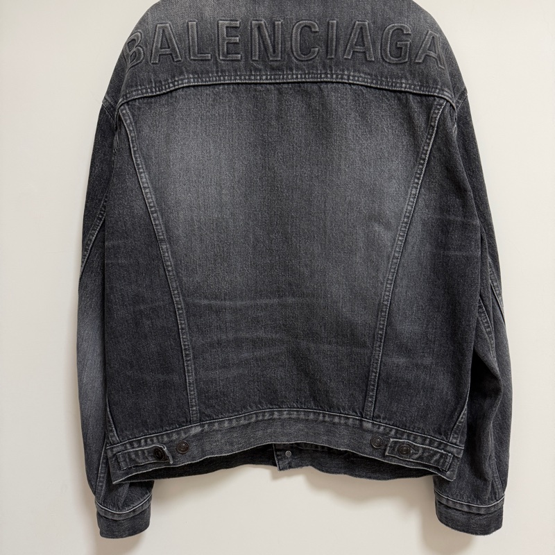Balenciaga 立體浮雕Logo深灰色牛仔外套 男女都可以穿 附實穿-0