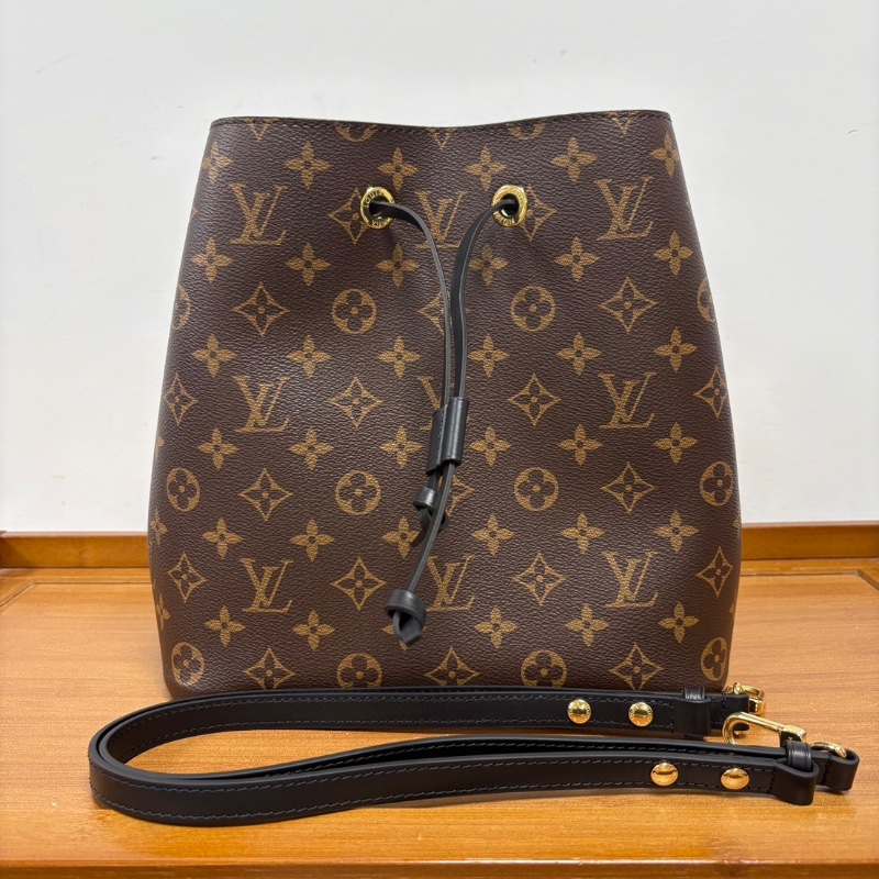 LV 黑水桶肩背斜背包芯片款 26*27 全新閒置配件塵袋-1