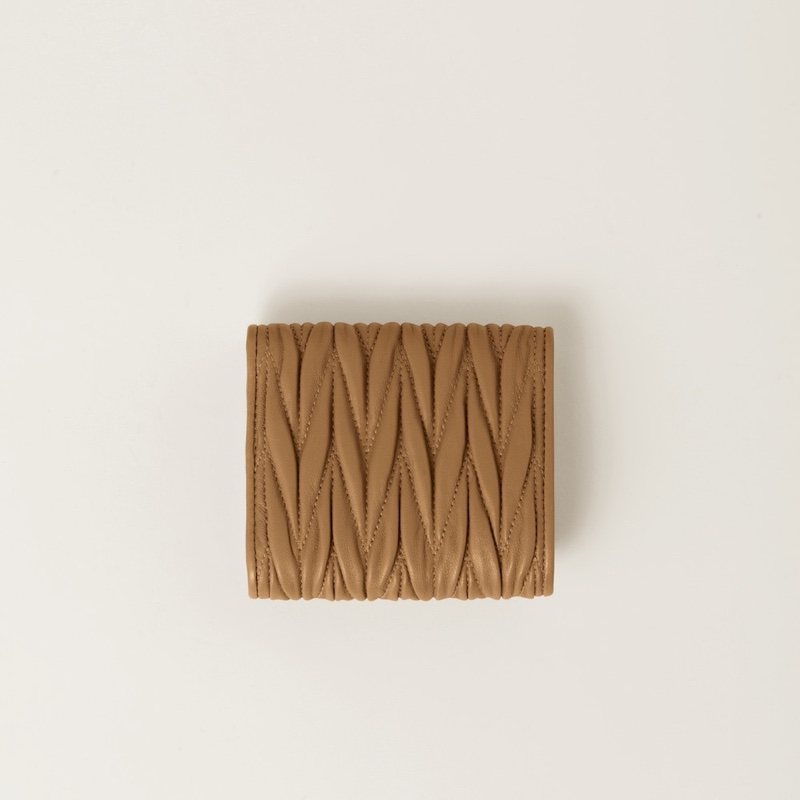 Miu Miu 女士 Matelasse錢包均碼碼10.5cm*9.5cm-1