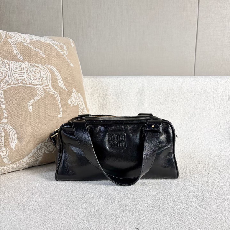 Miumiu 25fw黑色保齡球手提包黑色金扣芯片款28*14*14 99新配件塵袋-6
