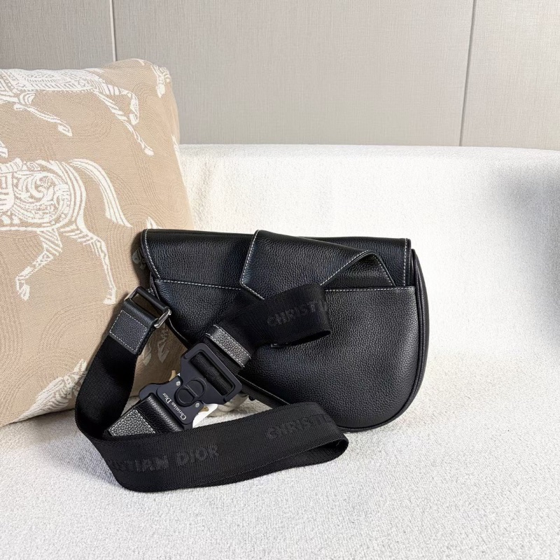 Dior 蜜蜂骷顱頭kwas聯名馬鞍包 23*20*4 99新配件塵袋購證-6