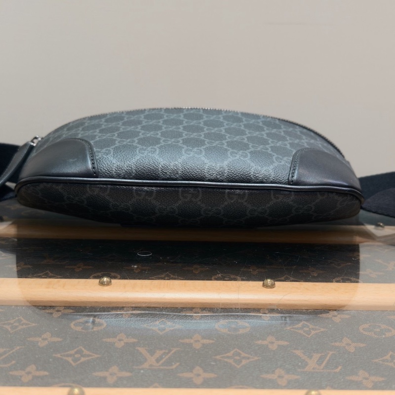 GUCCI GGEmblem系列黑老花中號腰包28*17*6 全新閒置配件盒子塵袋購證-4