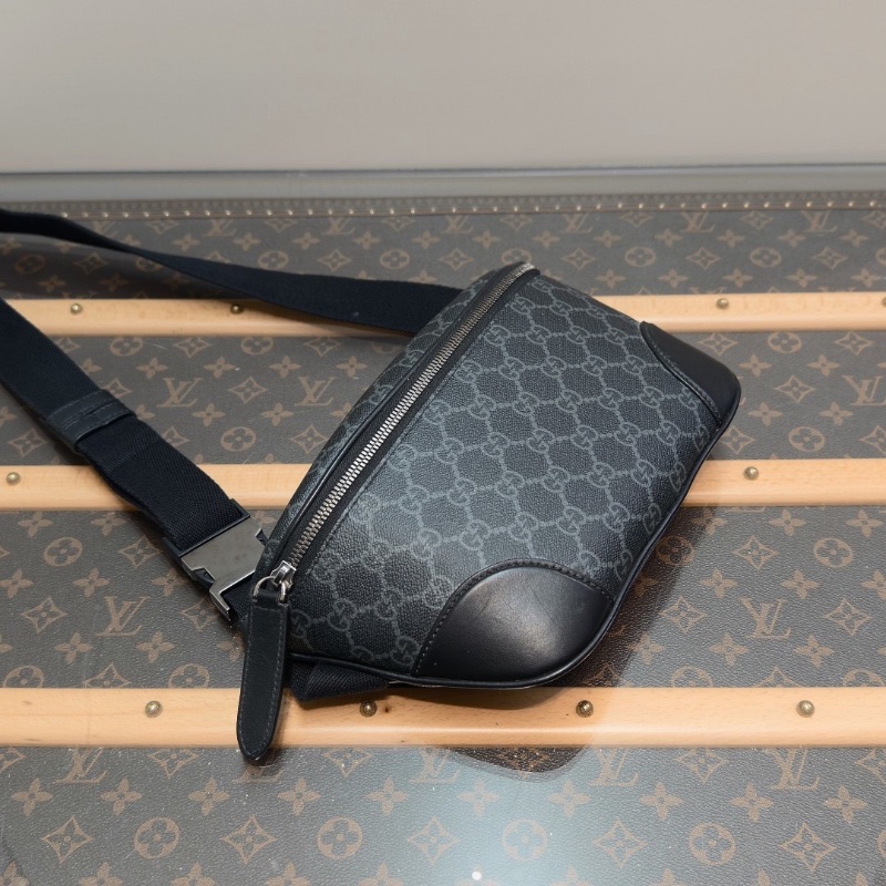 GUCCI GGEmblem系列黑老花中號腰包28*17*6 全新閒置配件盒子塵袋購證-5