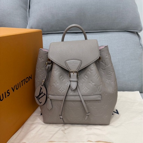 LV M45410 Montsouris 壓花牛皮後背包（斑鳩灰)
