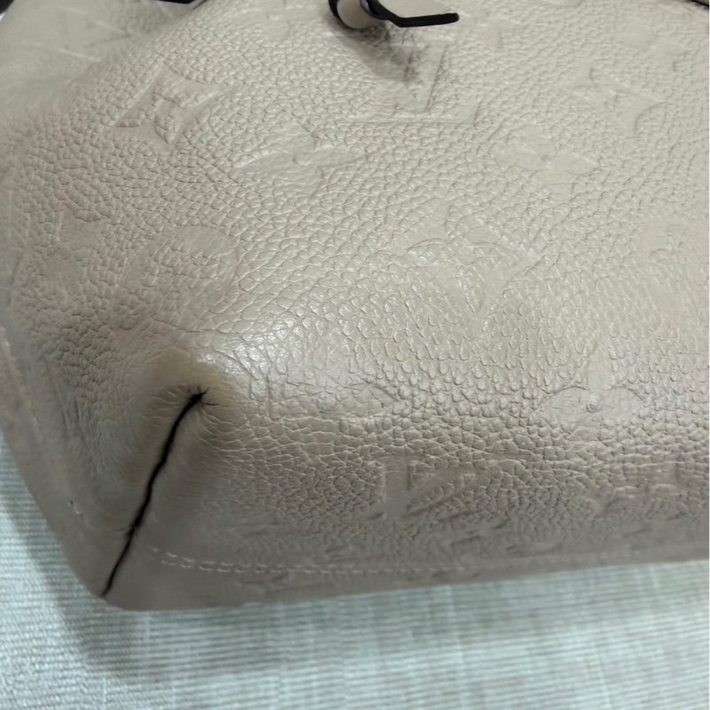 LV M45410 Montsouris 壓花牛皮後背包（斑鳩灰)-10