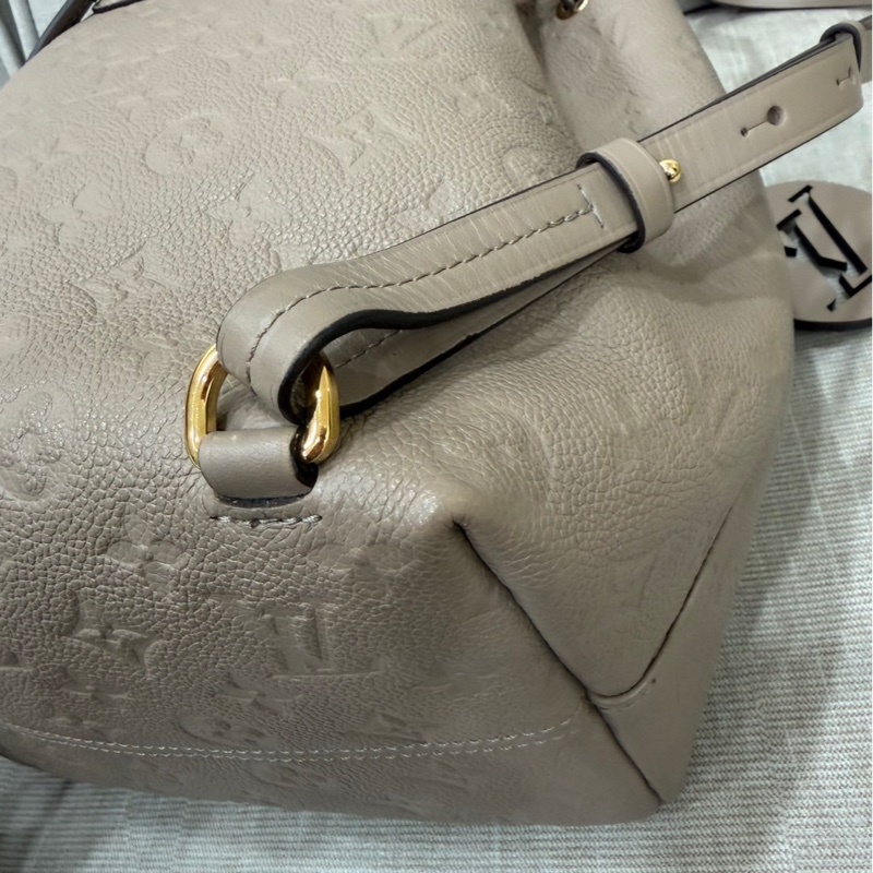 LV M45410 Montsouris 壓花牛皮後背包（斑鳩灰)-11