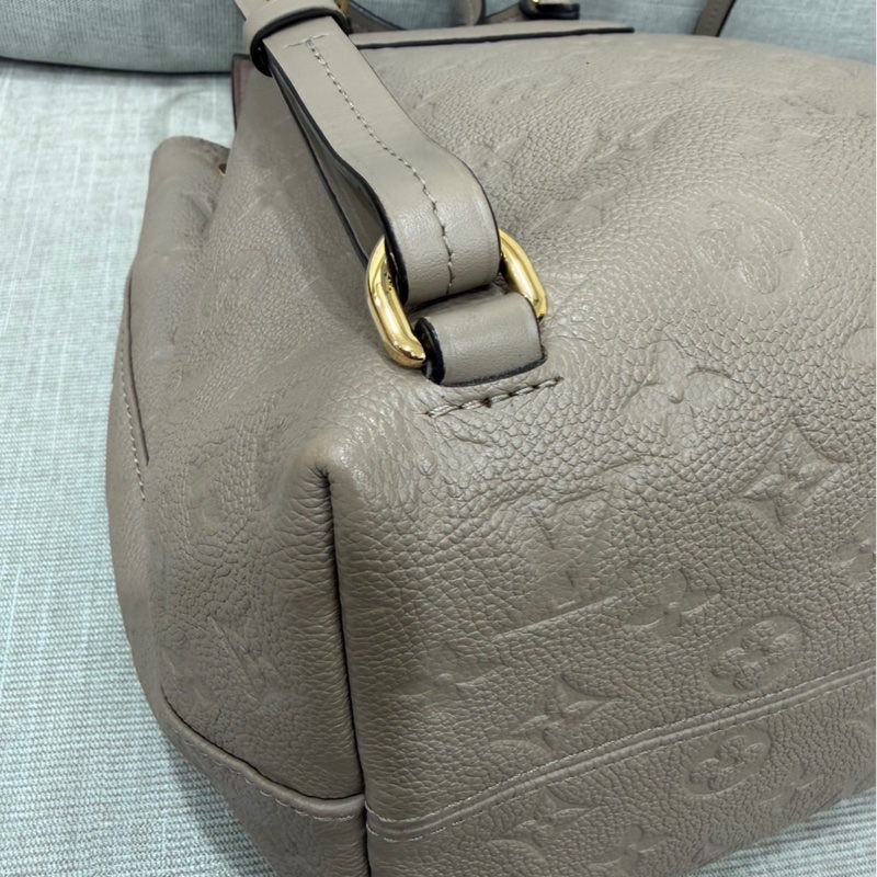 LV M45410 Montsouris 壓花牛皮後背包（斑鳩灰)-12