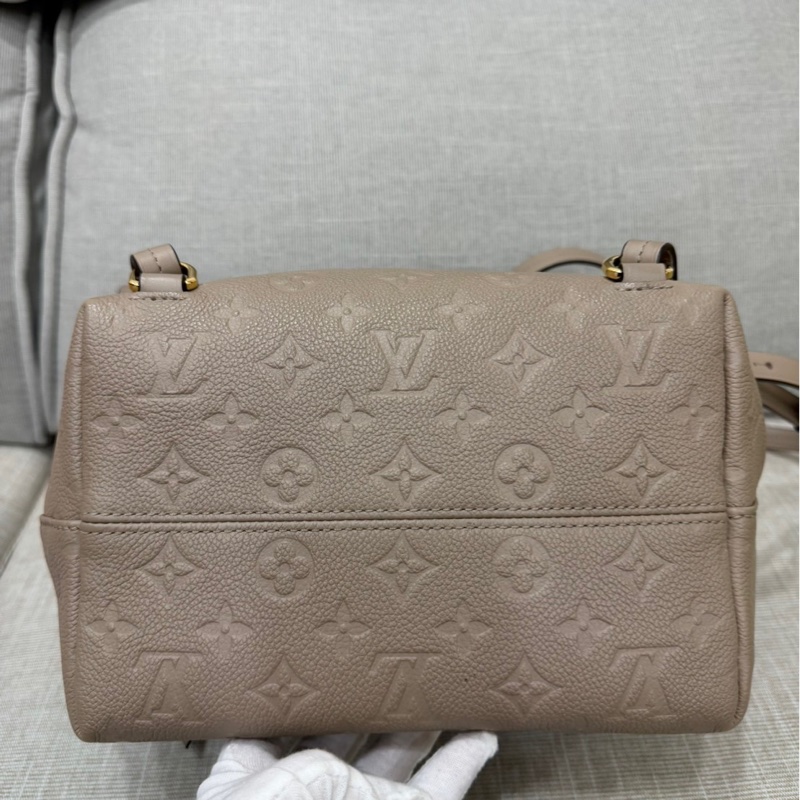 LV M45410 Montsouris 壓花牛皮後背包（斑鳩灰)-13