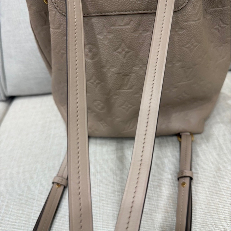 LV M45410 Montsouris 壓花牛皮後背包（斑鳩灰)-25