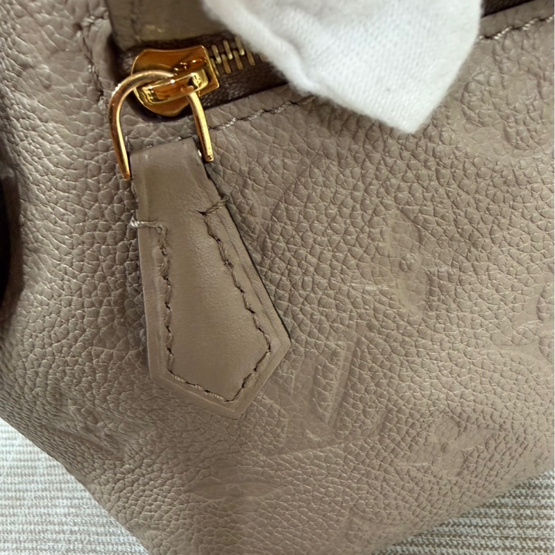 LV M45410 Montsouris 壓花牛皮後背包（斑鳩灰)-29