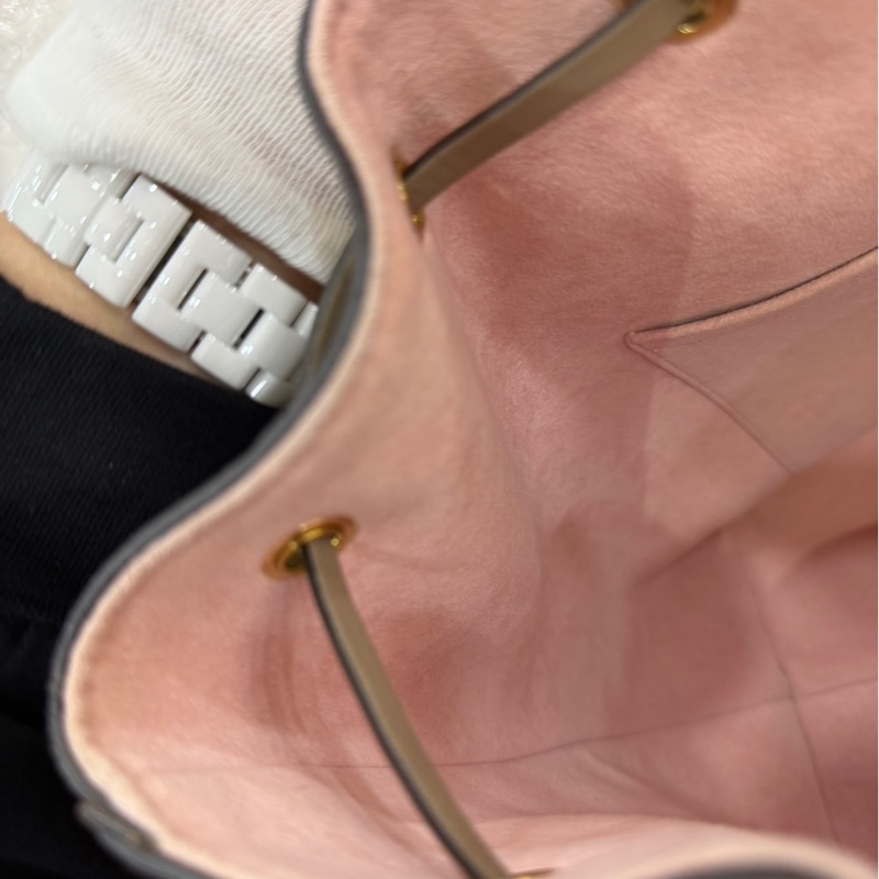 LV M45410 Montsouris 壓花牛皮後背包（斑鳩灰)-37