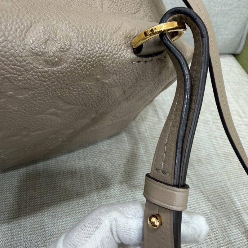 LV M45410 Montsouris 壓花牛皮後背包（斑鳩灰)-57