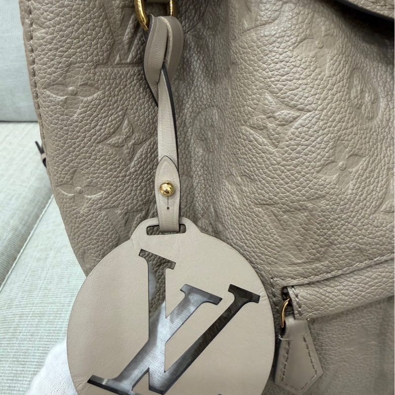 LV M45410 Montsouris 壓花牛皮後背包（斑鳩灰)-64