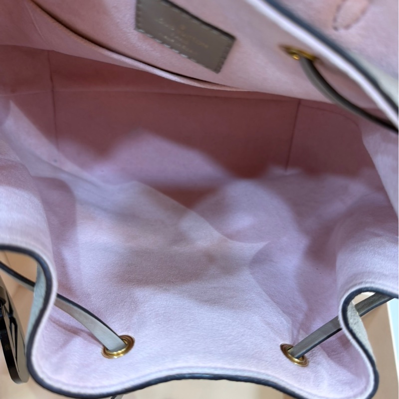 LV M45410 Montsouris 壓花牛皮後背包（斑鳩灰)-71