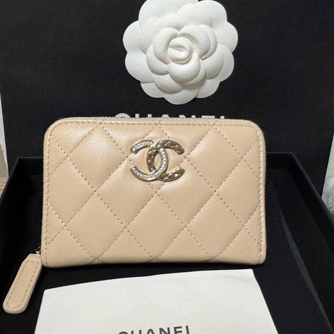 chanel 香奈兒 米色  水鑽 卡夾 卡包 零錢包 錢包 皮夾 短夾 ㄇ字拉 ㄇ拉