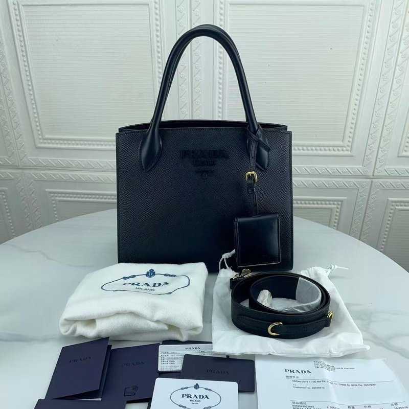 99新Prada普拉達 Prada Monochrome系列黑色單肩包、尺寸： 26*19*13、新款寬肩-0