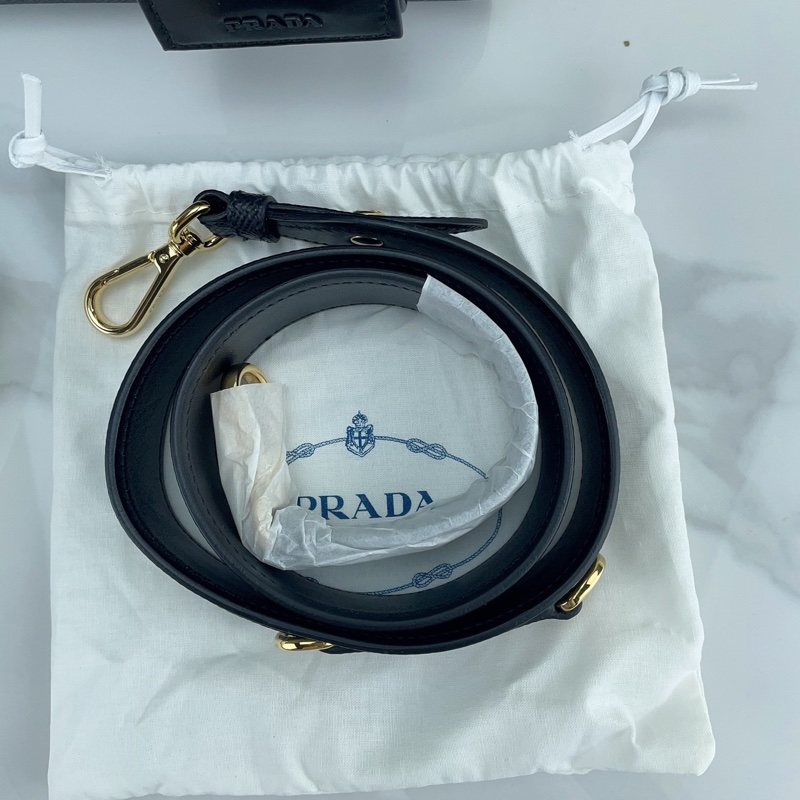 99新Prada普拉達 Prada Monochrome系列黑色單肩包、尺寸： 26*19*13、新款寬肩-2