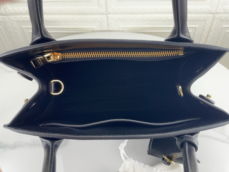99新Prada普拉達 Prada Monochrome系列黑色單肩包、尺寸： 26*19*13、新款寬肩-5