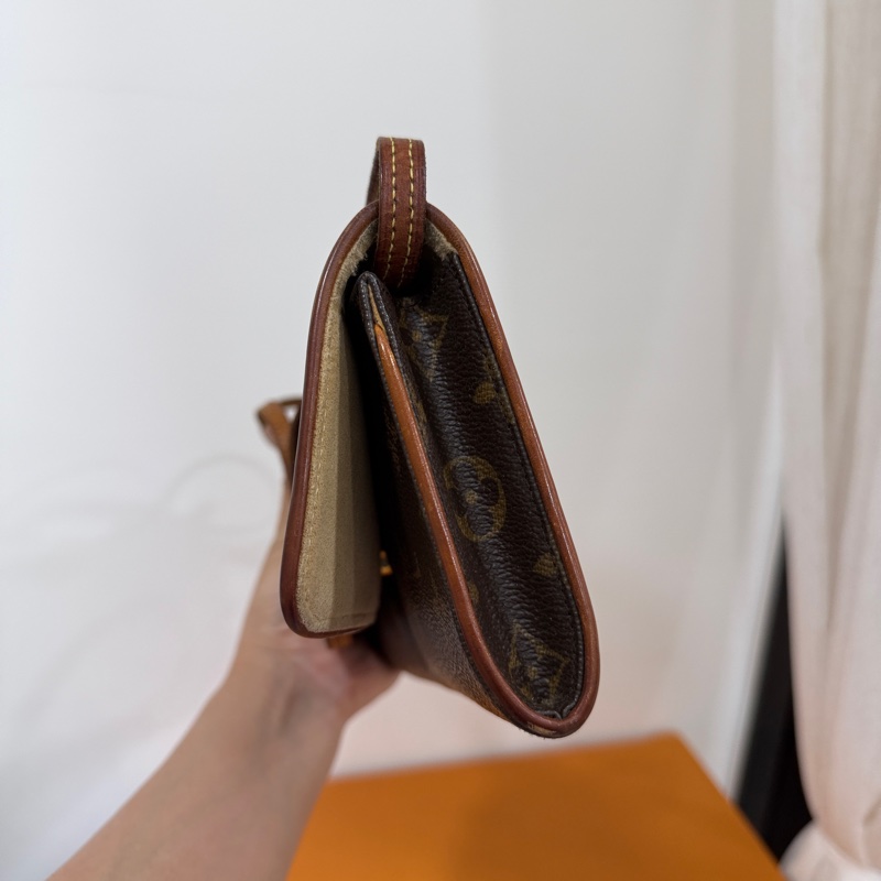 LV 路易威登 老花 信封包 腋下包 斜背包 肩背包 側背包 手提包-27