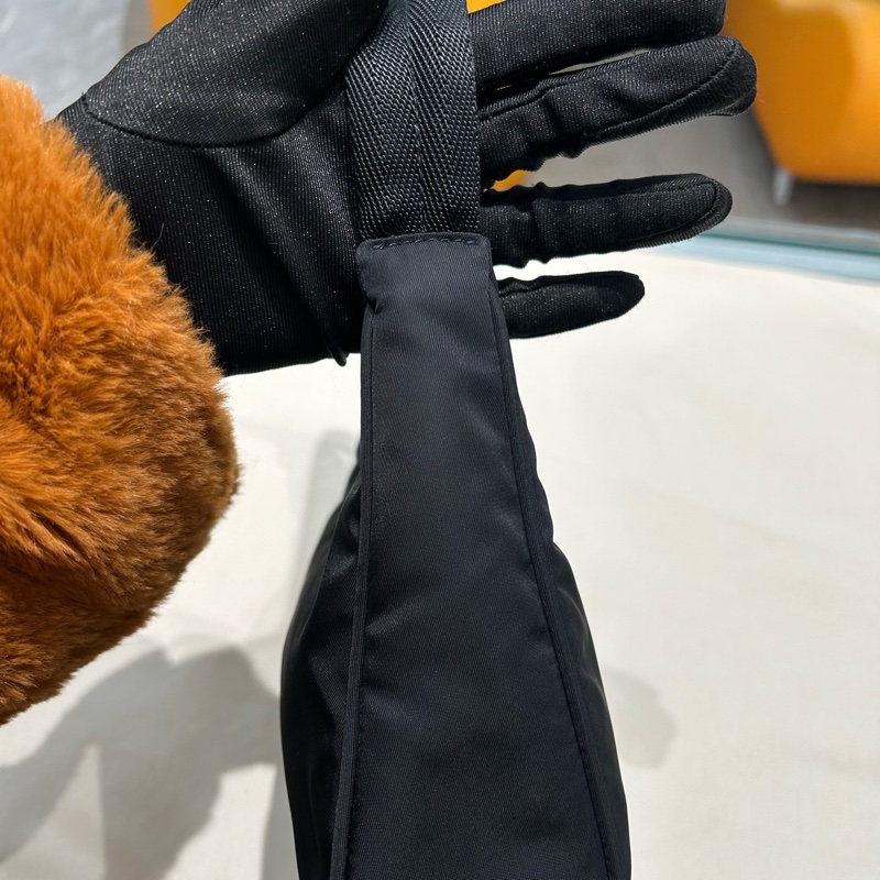 98新Prada普拉達Re-Edition 2000 Hobo 無附件-3