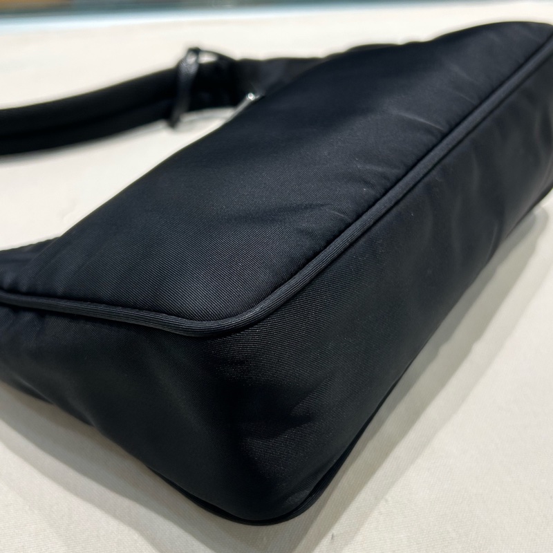 98新Prada普拉達Re-Edition 2000 Hobo 無附件-4