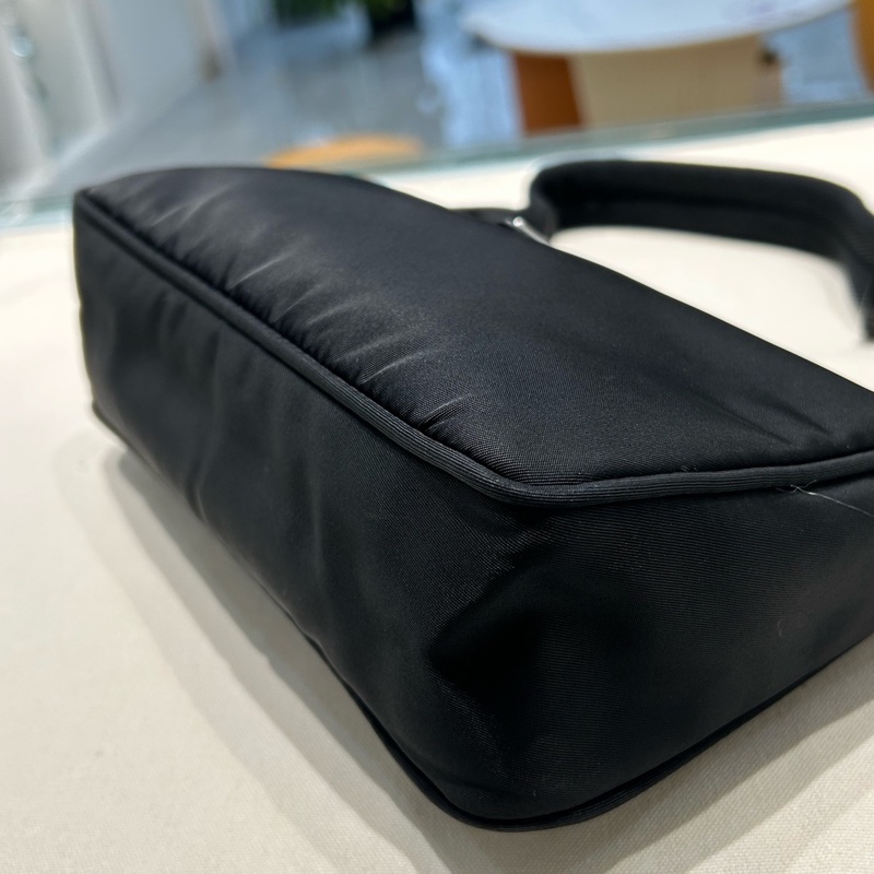 98新Prada普拉達Re-Edition 2000 Hobo 無附件-5