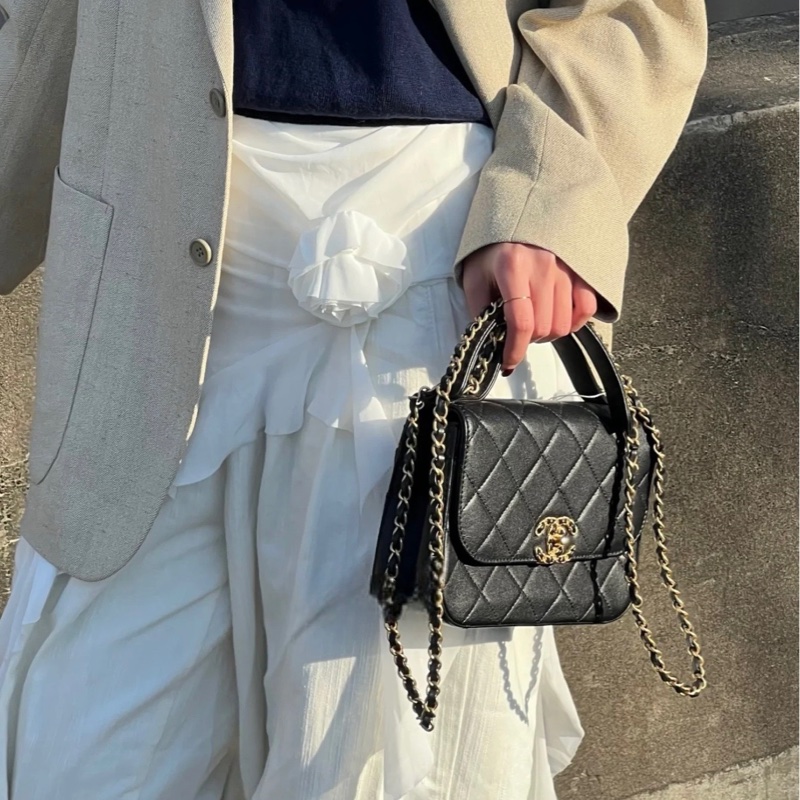 ✨Chanel 99新全套 19bag系列郵差包🖤-1