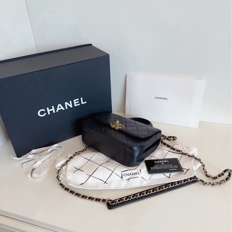 ✨Chanel 99新全套 19bag系列郵差包🖤-8
