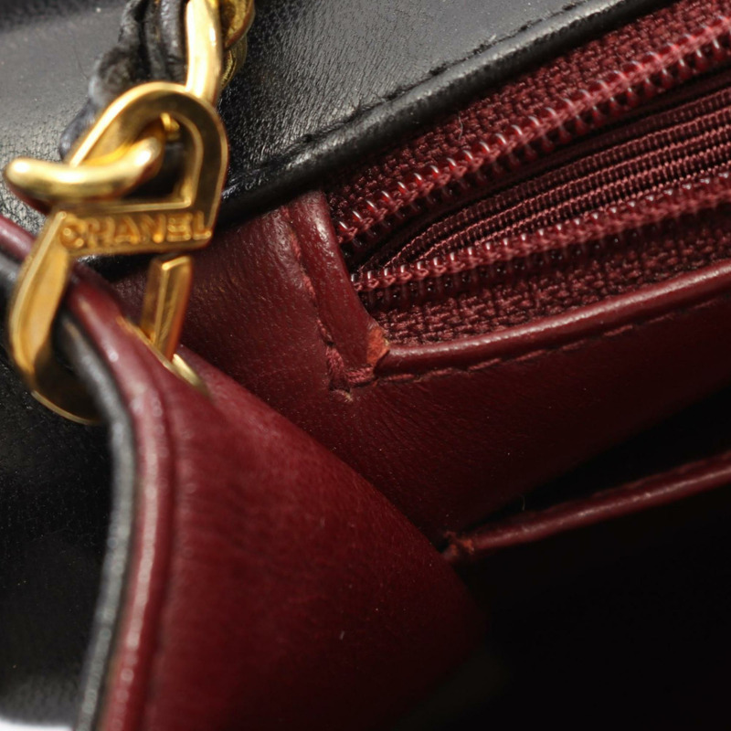 香奈兒 (CHANEL) 絎縫 Diana 翻蓋單肩包,羊皮材質,黑色-5