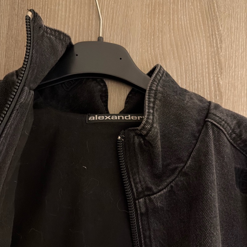 AW 黑色短版縮口牛仔外套-2