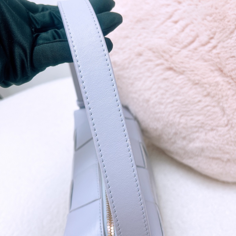 Bv brick cassette 淺紫編織格腋下包-10