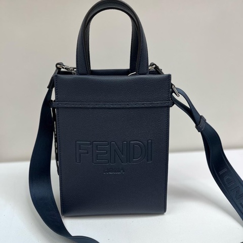 Fendi tote ( Black )
