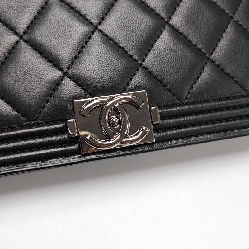 CHANEL BOY CHANEL黑色羊皮菱格紋錢包釘色五金18開-9