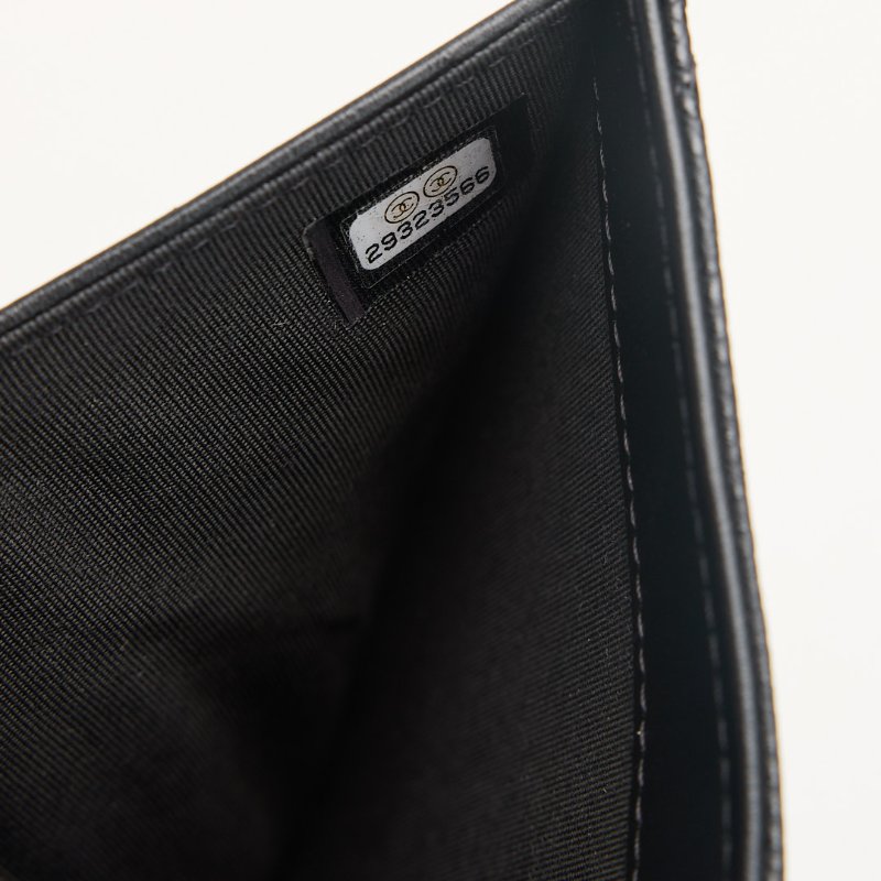 二手Chanel boy 黑金荔枝牛三折中夾-26