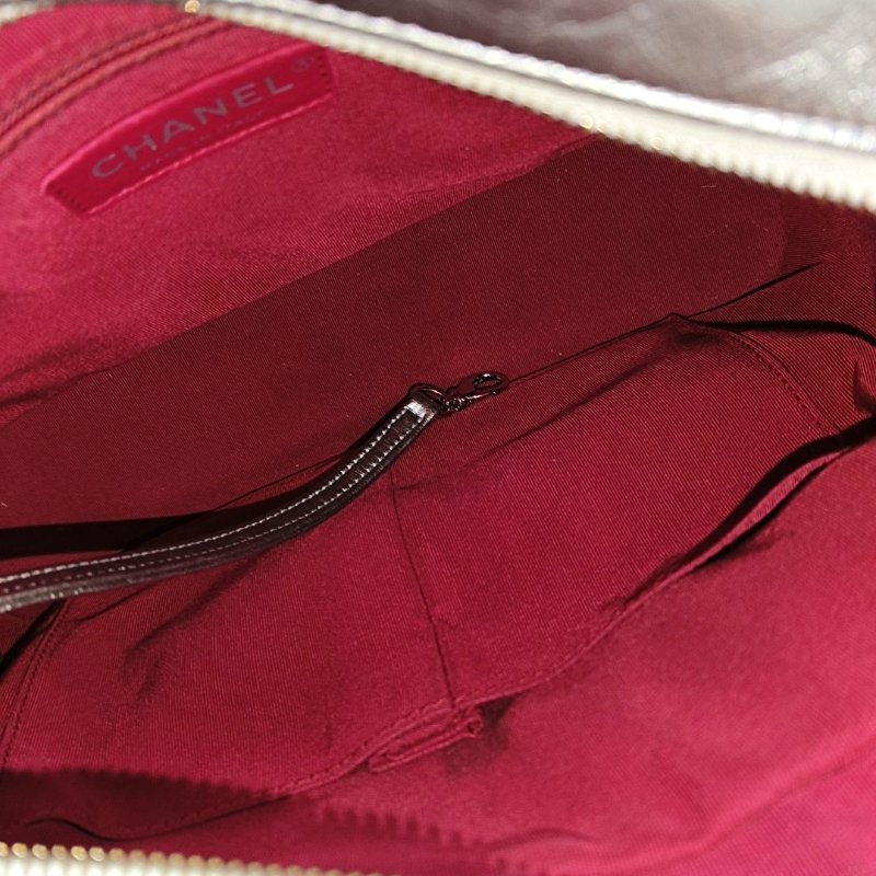 CHANEL GABRIELLE中號銀色牛皮菱格紋絎縫流浪包單肩包手提包金色釘色五金23開可拆卸肩帶-6