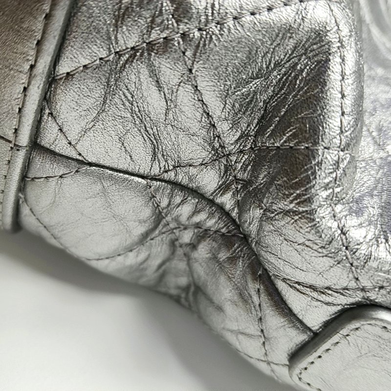 CHANEL GABRIELLE中號銀色牛皮菱格紋絎縫流浪包單肩包手提包金色釘色五金23開可拆卸肩帶-9