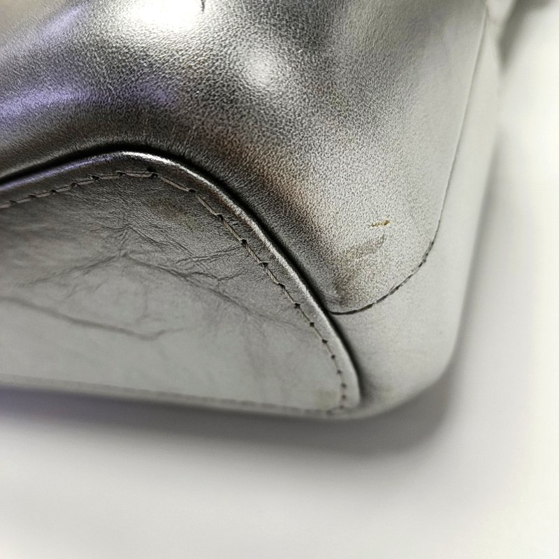 CHANEL GABRIELLE中號銀色牛皮菱格紋絎縫流浪包單肩包手提包金色釘色五金23開可拆卸肩帶-12