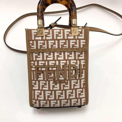 Fendi sunshine tote ( Brown )