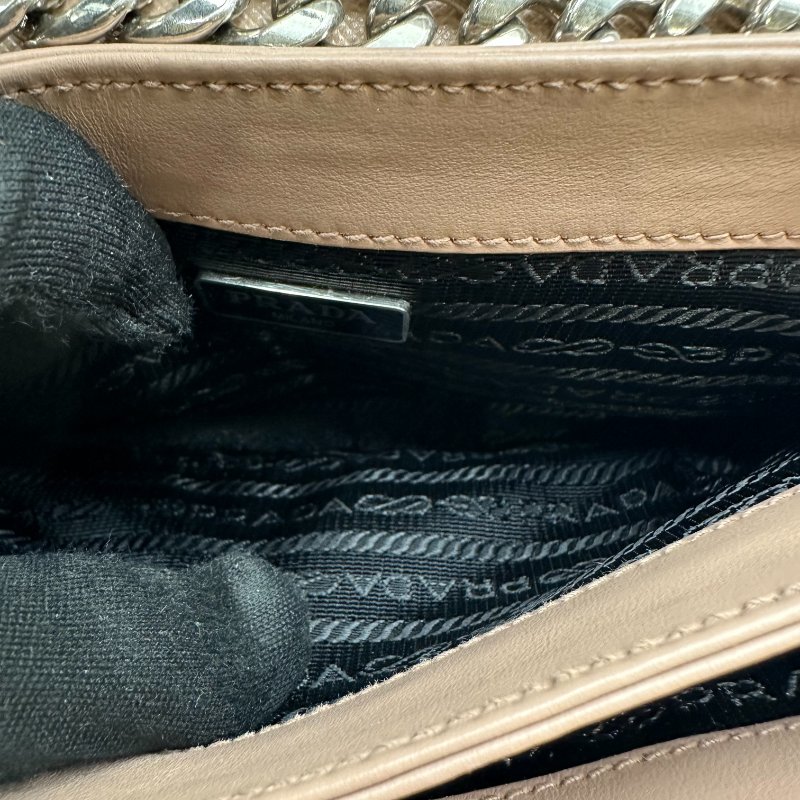 【美收精品】PRADA 粉色肩背包 C-138【隔月月中將轉賣至日本 上架期限30天】-10