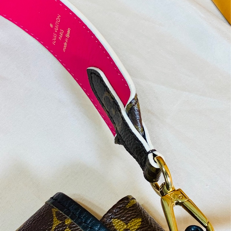 ‼️全台最甜 近新閒置 LV 路易威登 Louis Vuitton 老花桃紅雙面用寬背帶/肩帶-3
