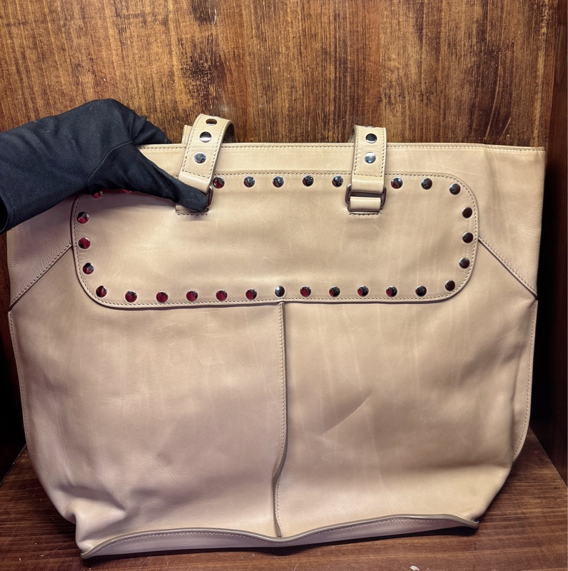 Cole Haan 米色鉚釘手提包-1