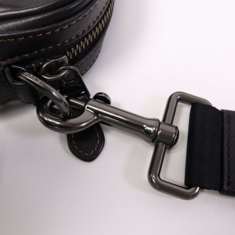 COACH 牛皮皮革Shoulder Bag銀扣肩背袋-12