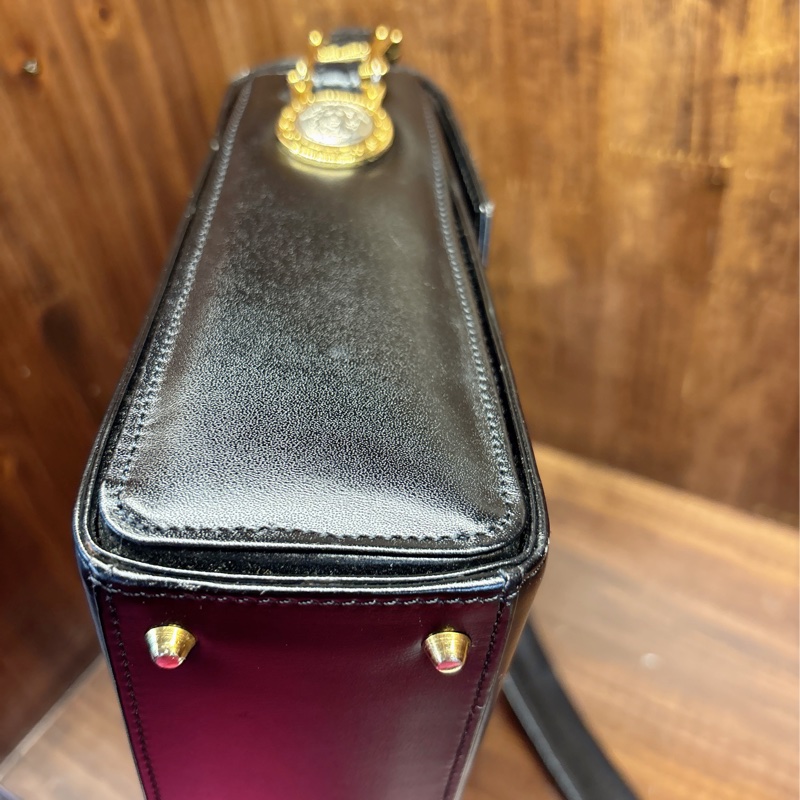 Gianni Versace 黑色斜挎包-4