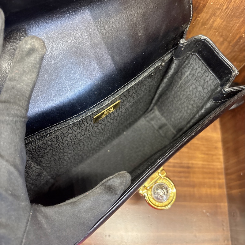 Gianni Versace 黑色斜挎包-7